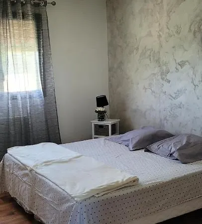 Les Ailanthes Bed & Breakfast